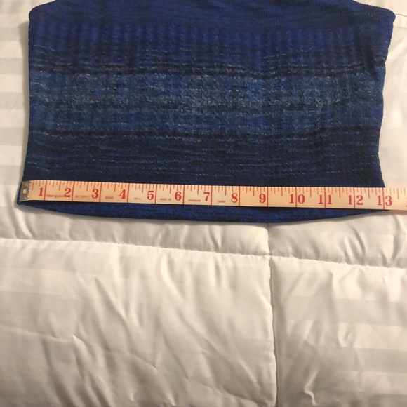 Guess off the shoulder crop top for sale! 💙🖤💙🖤 - Picture 6 of 11